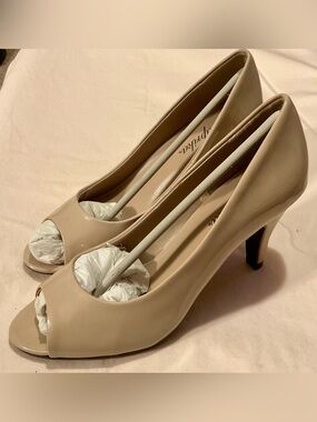 Paprika Beige Peep-Toe Pumps